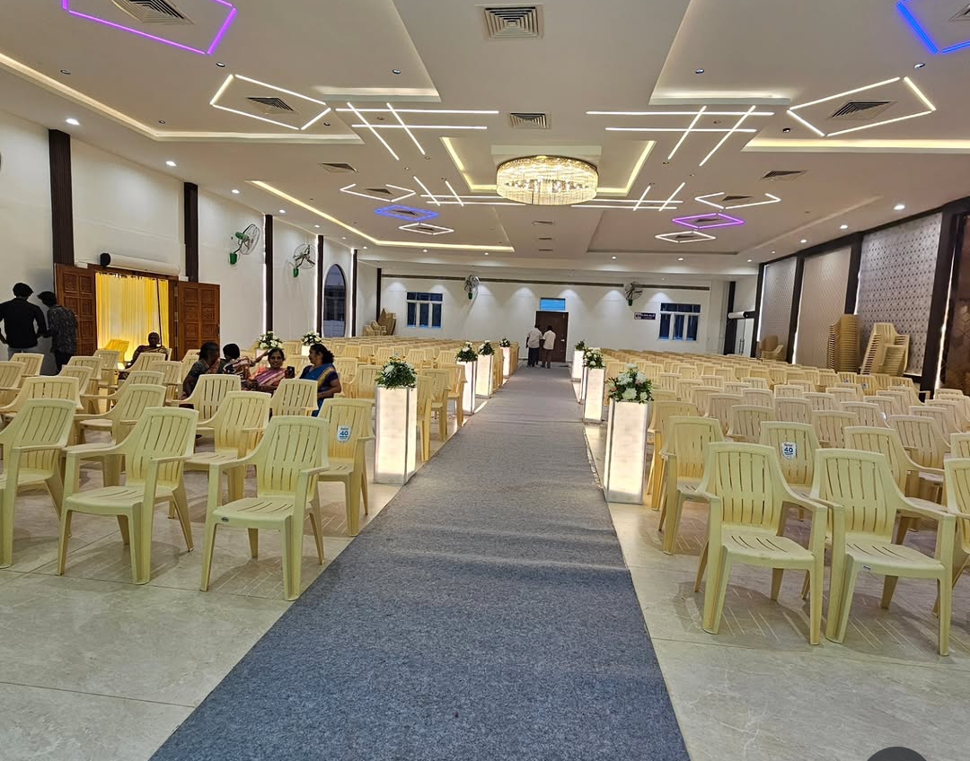 Spacious dining area — Sabari Mahal Dindigul